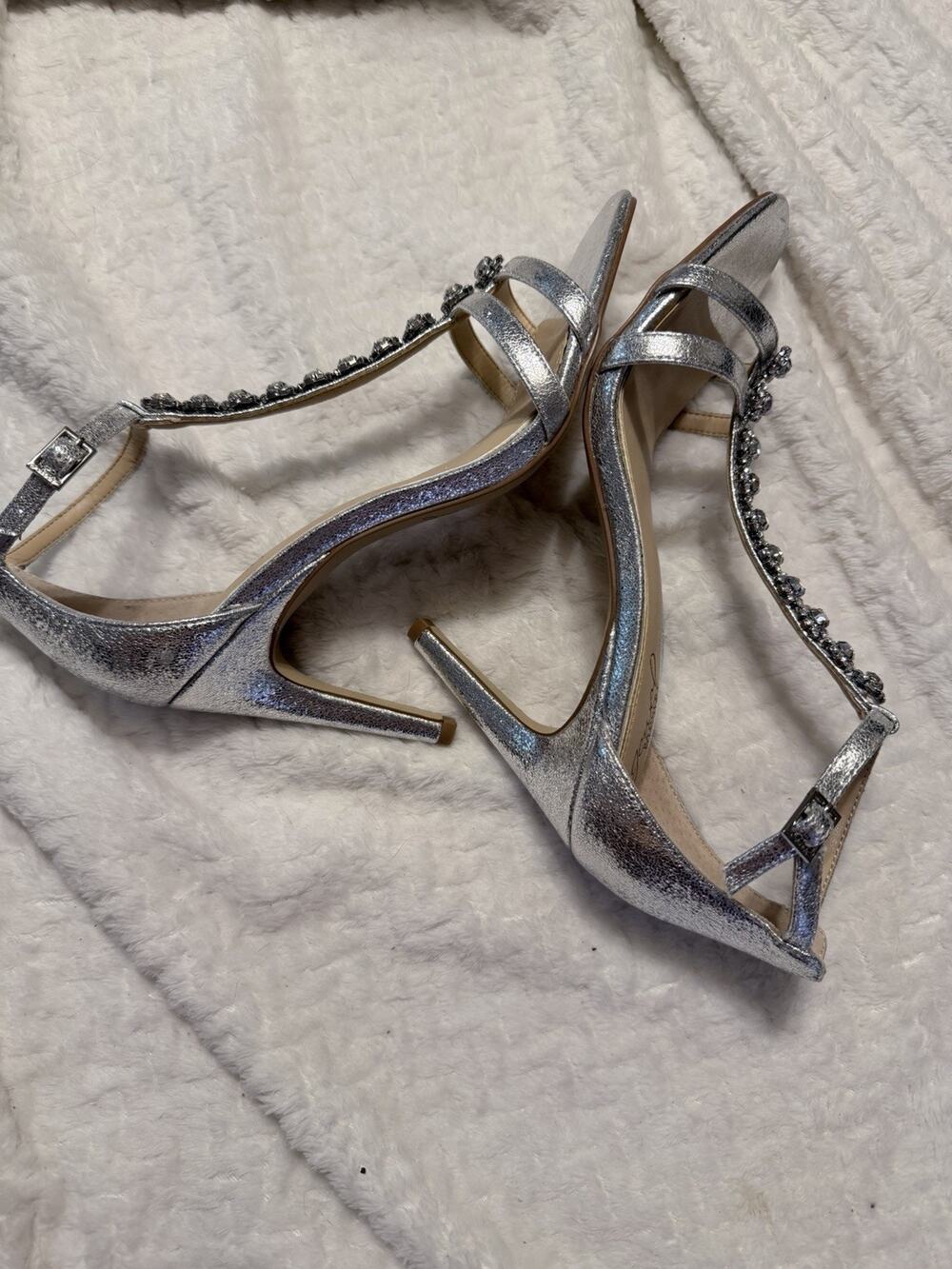 Jewel Badgley Mischka “Lindsey” 8 D’orsay Heel Silver Tstrap Prom Gala Wedding